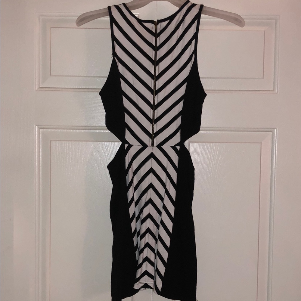 WHITE AND BLACK DRESS🖤